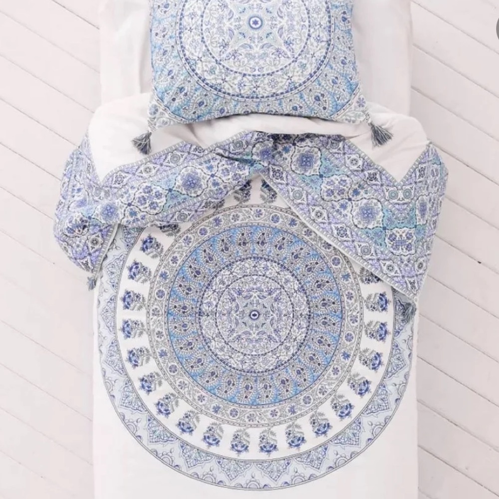 Urban Outfitters Magical Thinking Devi Comforter Size Full/Queen